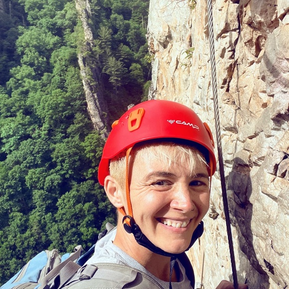 Meet your Posher, Crystal - Picture 4 of 5